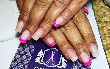 uñas de porcelana en las palmas